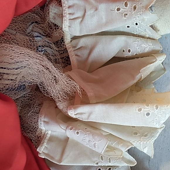 Vintage handmade dirty pig in ruffled dress - Picture 4 of 5